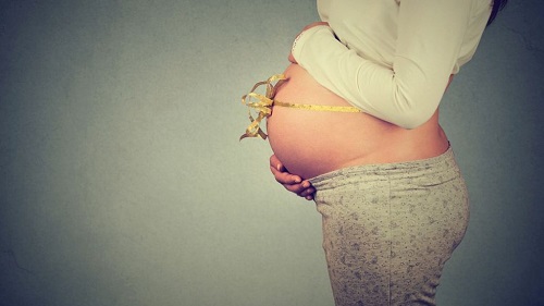 试管婴儿技术助孕，高龄女性如何降低风险？