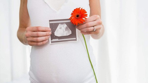 多囊卵巢综合征的女性去美国做试管婴儿，要注意什么？